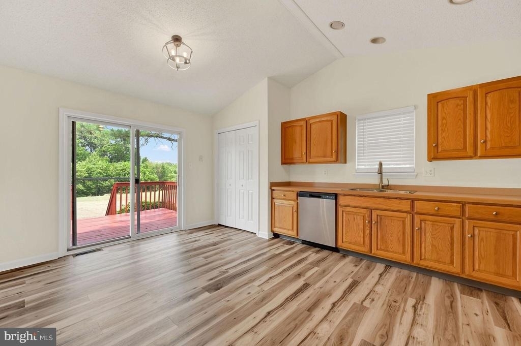 270 Oaknoll Avenue - Photo 5
