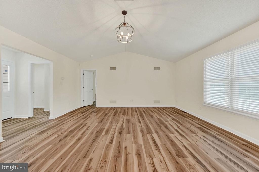 270 Oaknoll Avenue - Photo 4