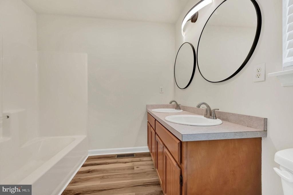270 Oaknoll Avenue - Photo 11