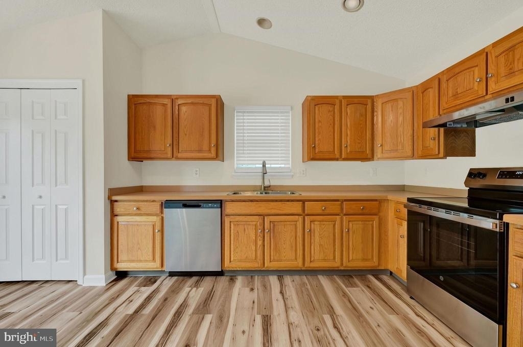 270 Oaknoll Avenue - Photo 6