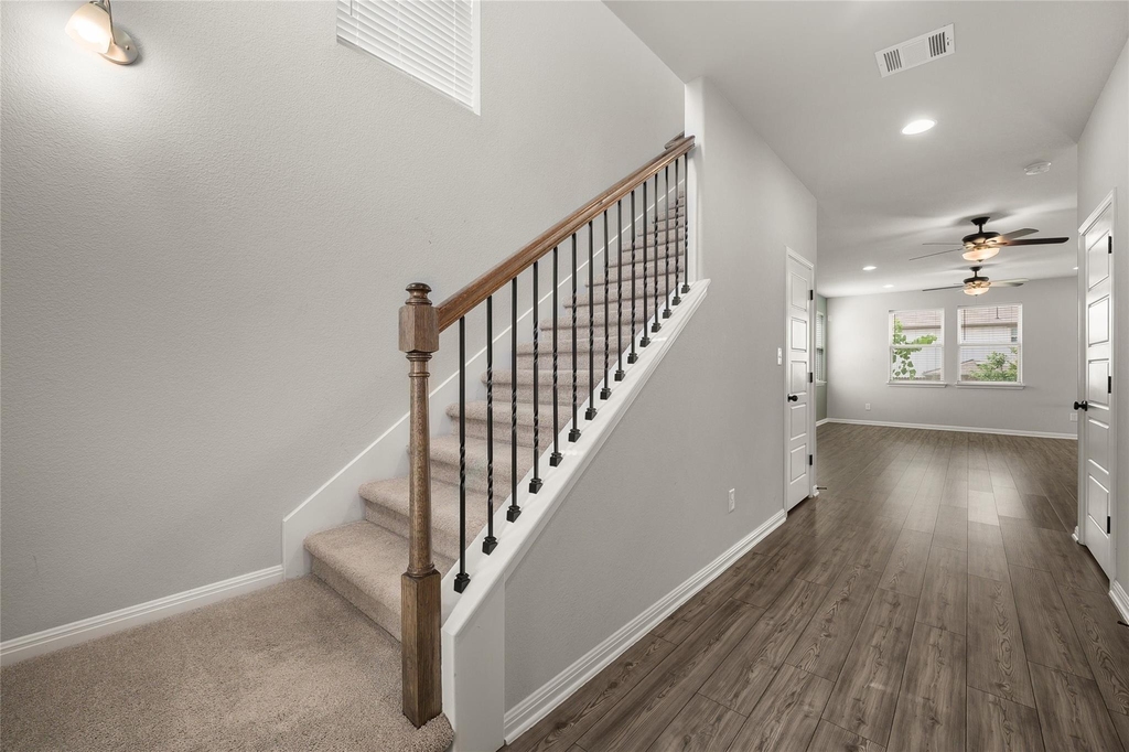 101 Lambert St - Photo 3