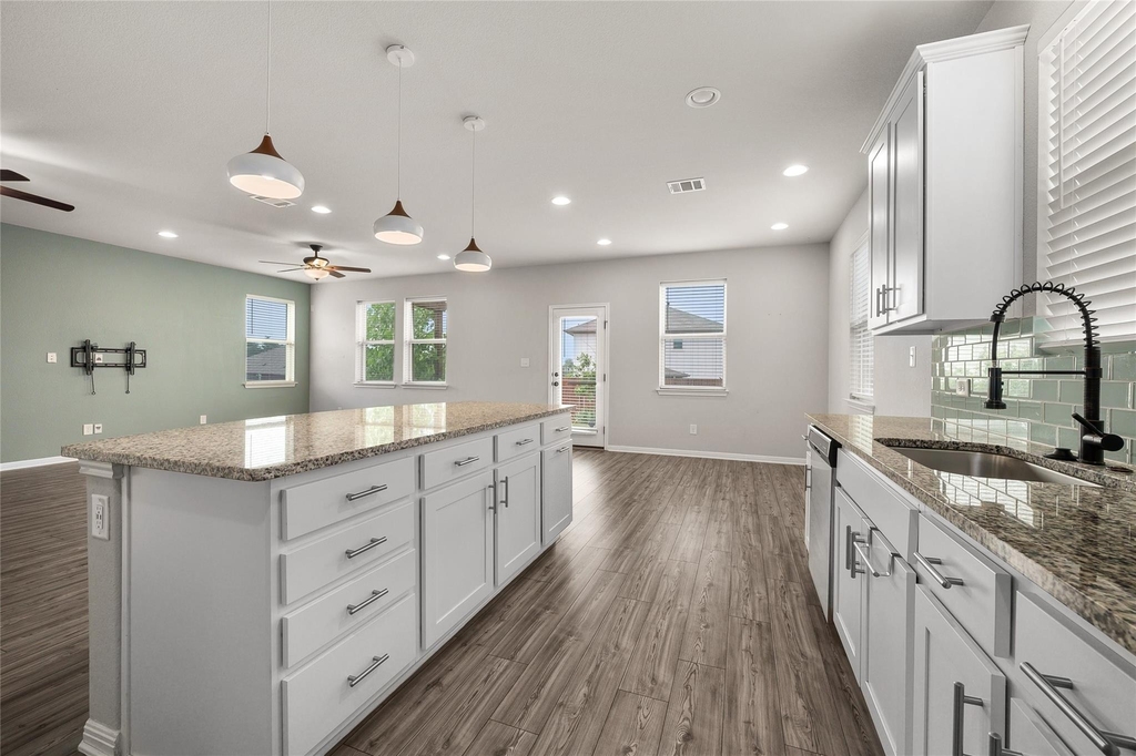 101 Lambert St - Photo 10