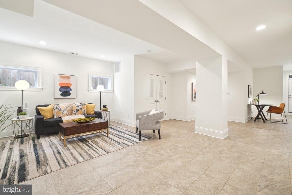 2837 Myrtle Avenue Ne - Photo 19
