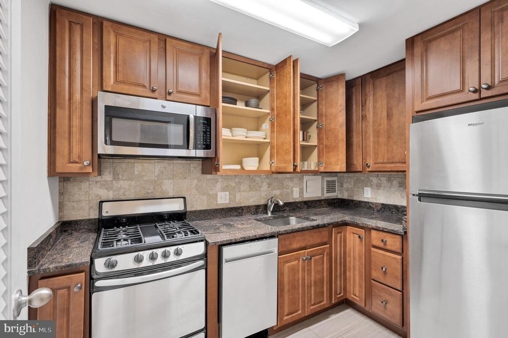 2401 H Street Nw - Photo 8