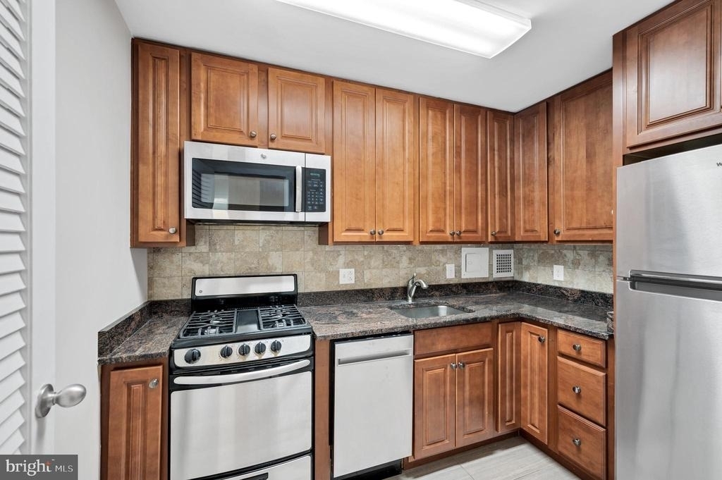 2401 H Street Nw - Photo 6