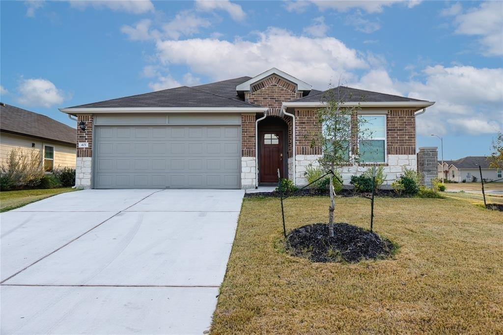 401 Abbey Ln - Photo 0
