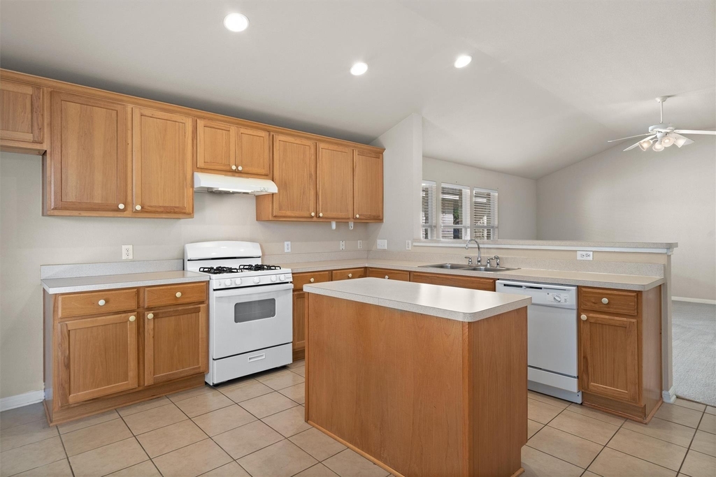 1322 Tumbling River Dr - Photo 7