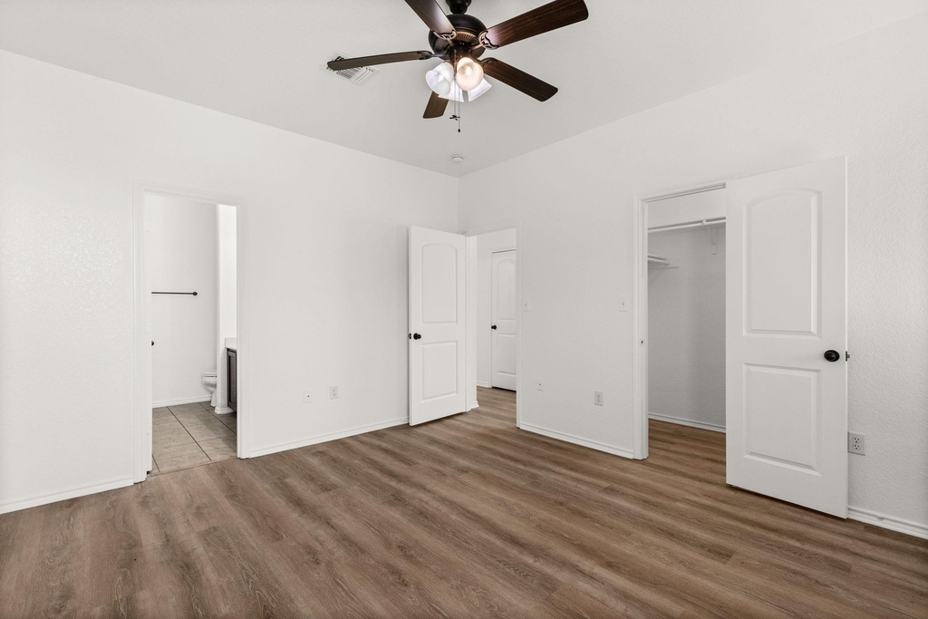 586 Creekside Cir - Photo 9