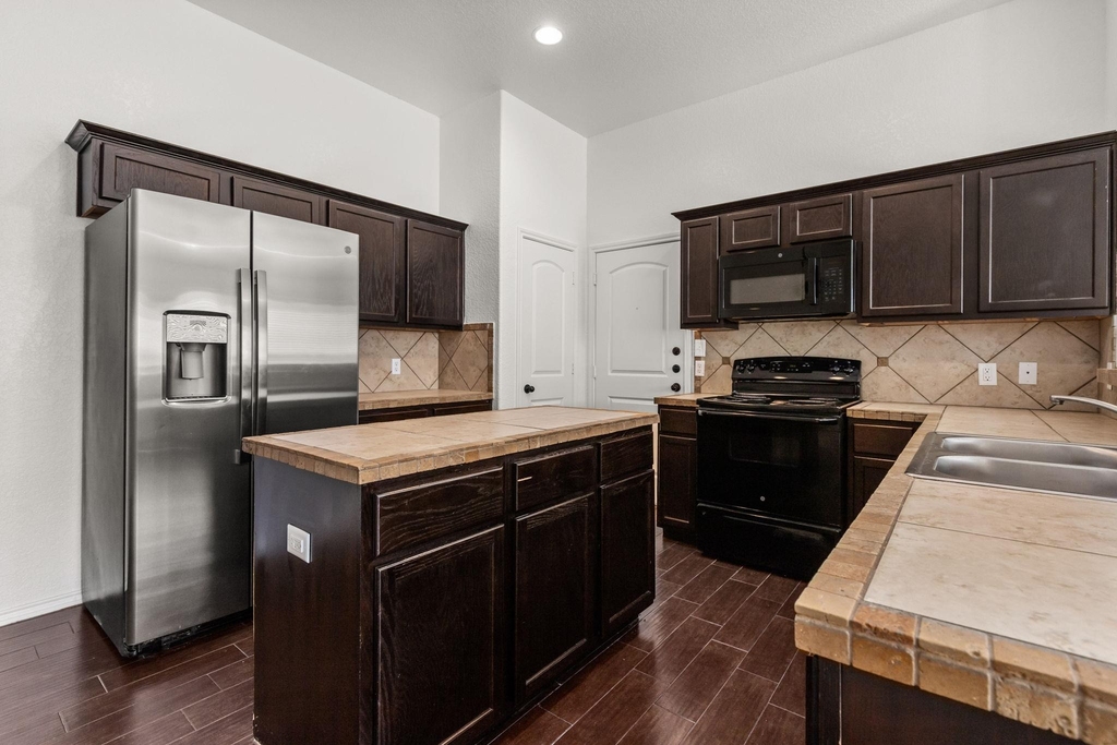 586 Creekside Cir - Photo 6