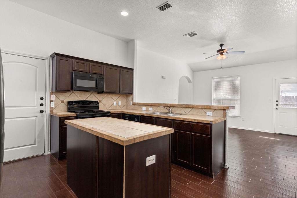 586 Creekside Cir - Photo 7