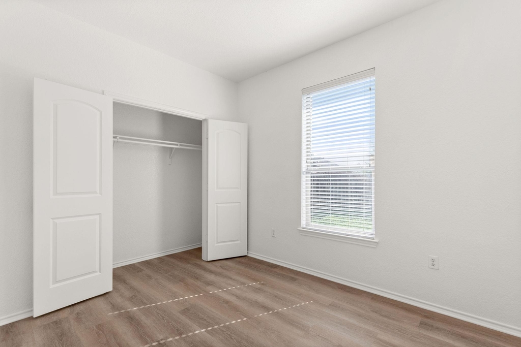 586 Creekside Cir - Photo 12
