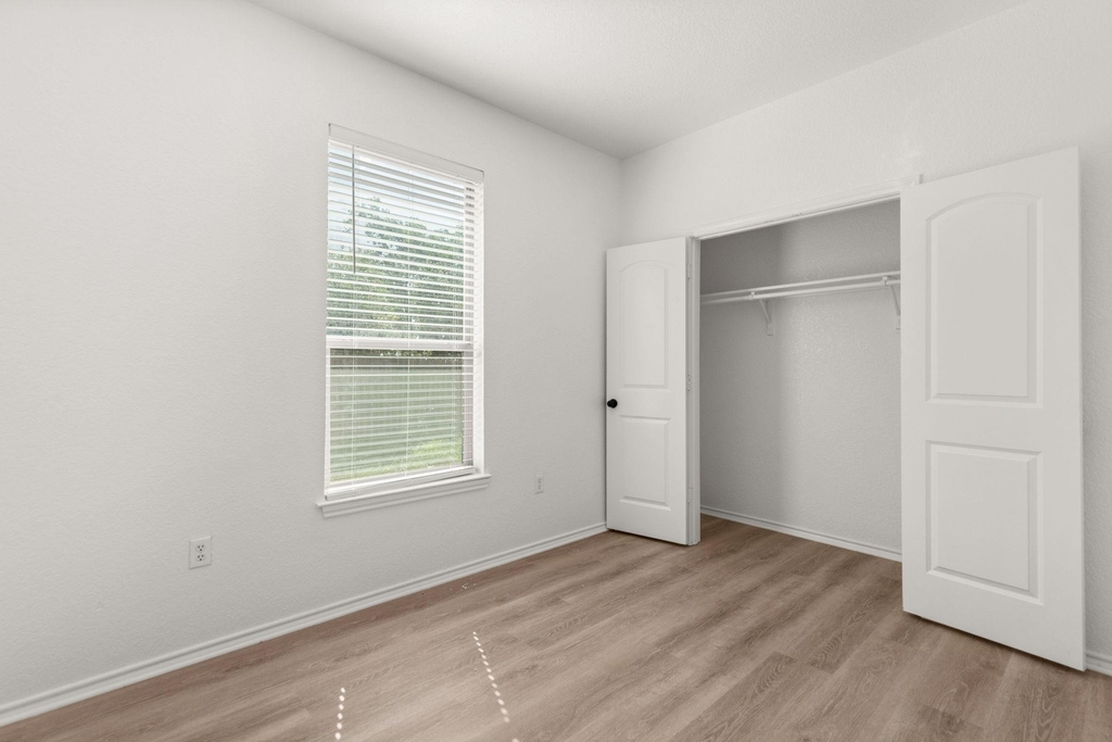 586 Creekside Cir - Photo 13
