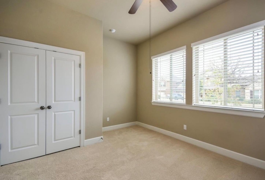 213 Simmons Dr - Photo 5