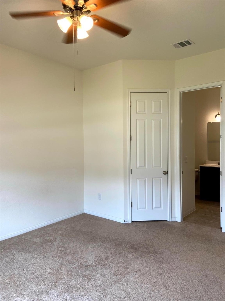 2918 Zelma Dr - Photo 8