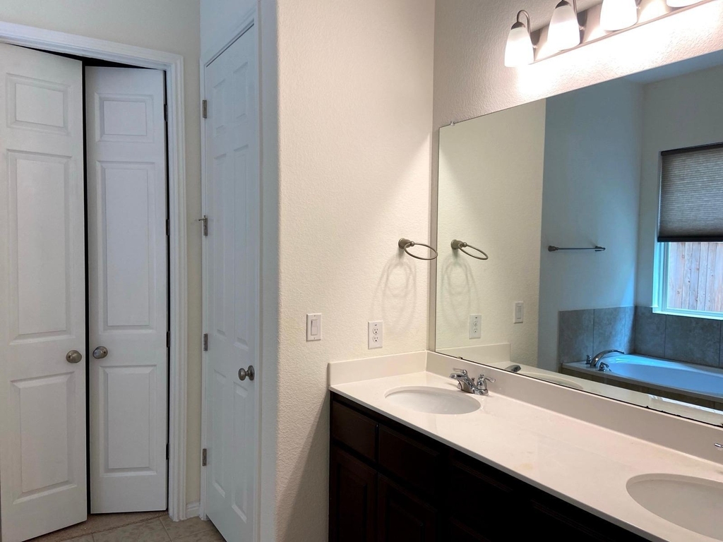 2918 Zelma Dr - Photo 9
