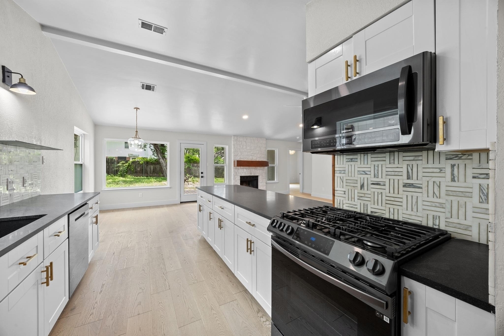 8708 Huebinger Pass - Photo 13