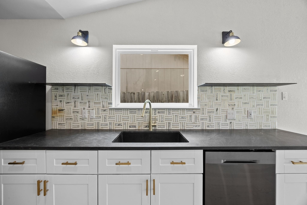 8708 Huebinger Pass - Photo 12