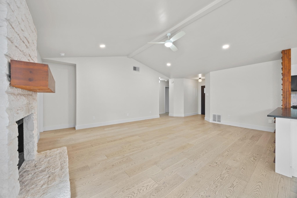 8708 Huebinger Pass - Photo 6