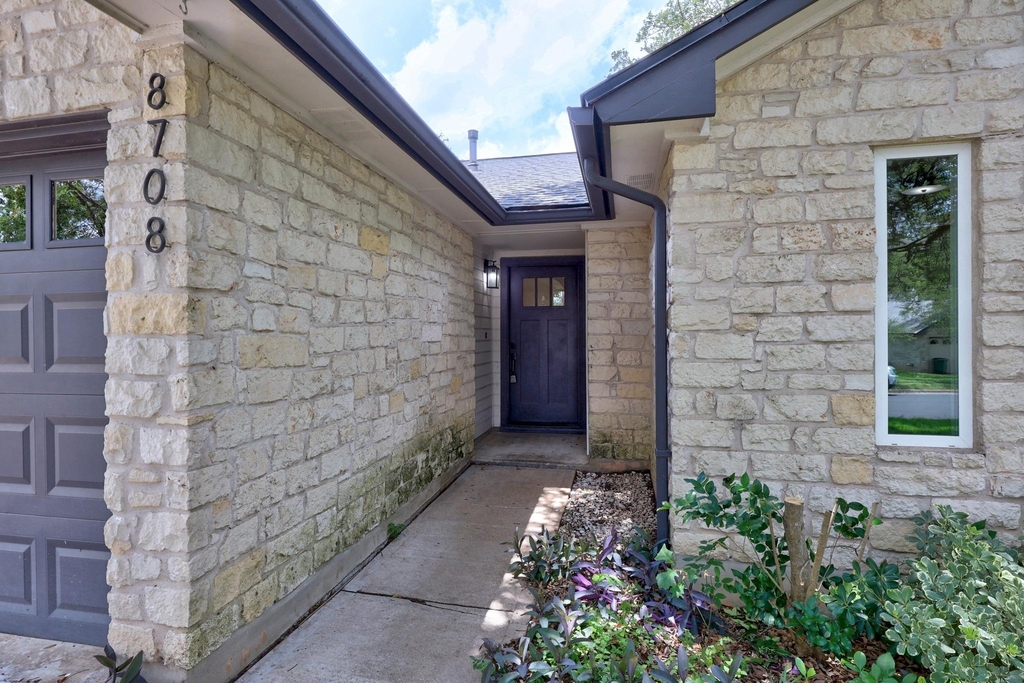 8708 Huebinger Pass - Photo 2