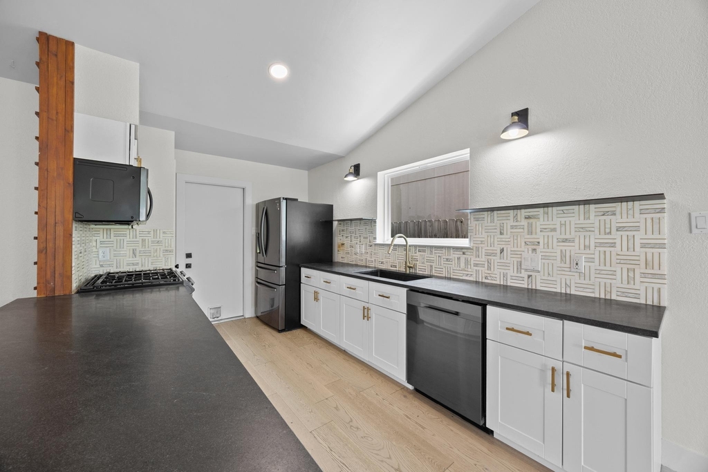 8708 Huebinger Pass - Photo 9