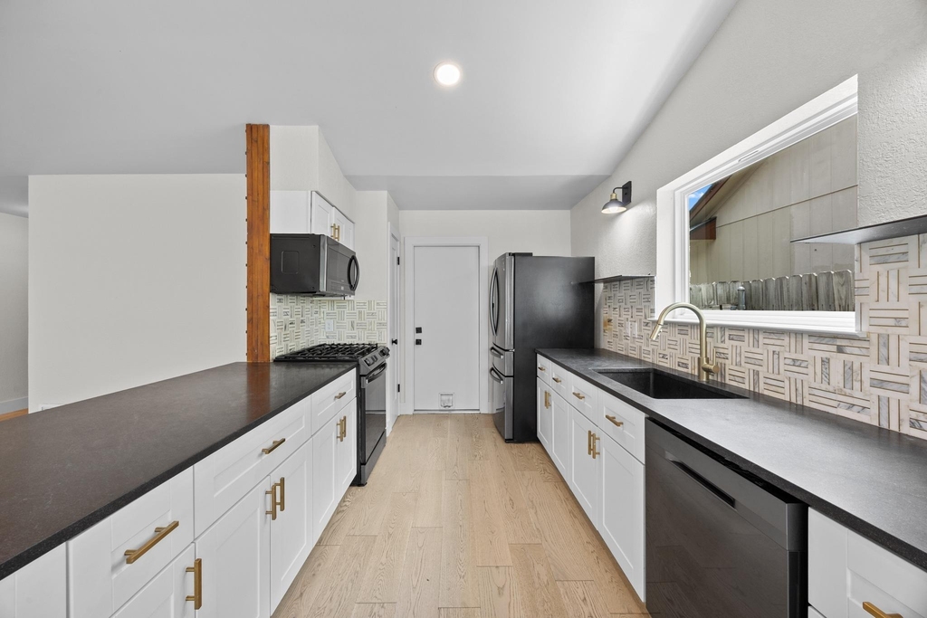 8708 Huebinger Pass - Photo 10