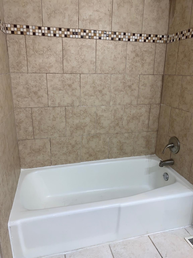 303 W 40th St - Photo 6