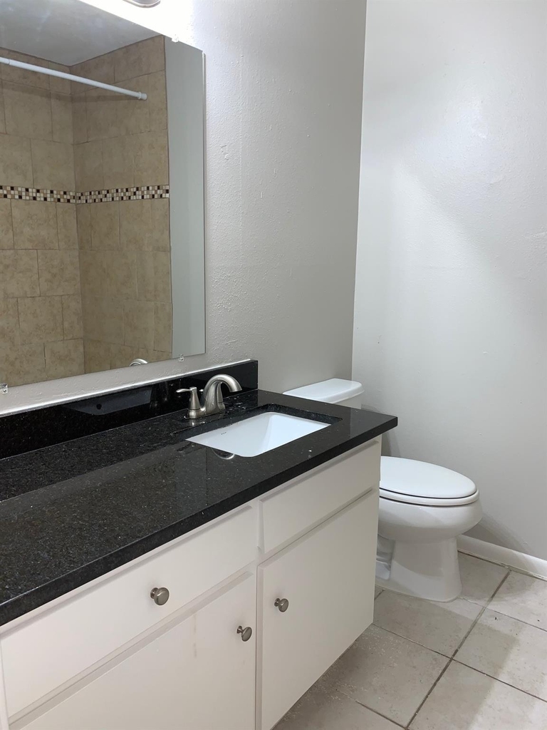303 W 40th St - Photo 5