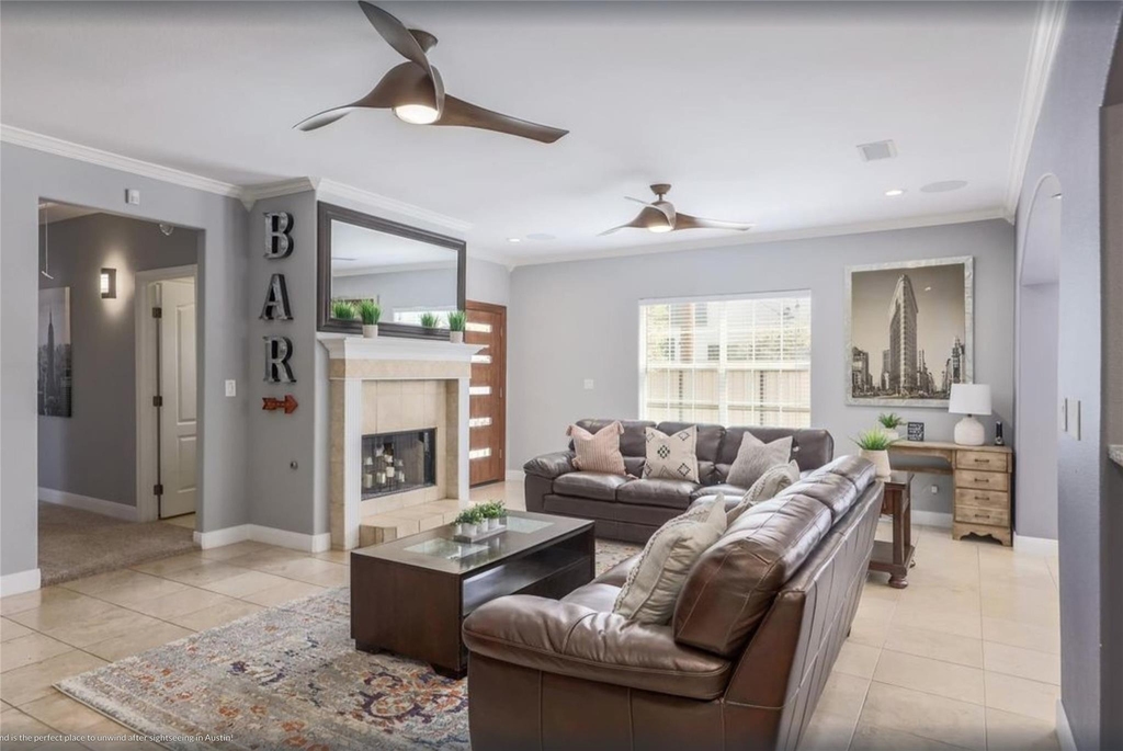 901 W Mary St - Photo 2
