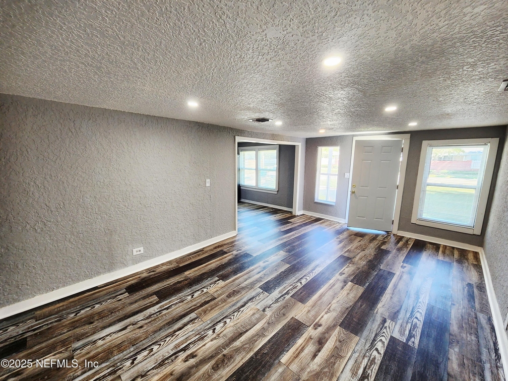 3238 Townsend Boulevard - Photo 2