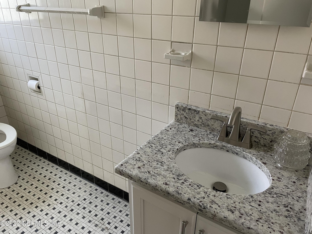 3677 Walsh Street - Photo 4