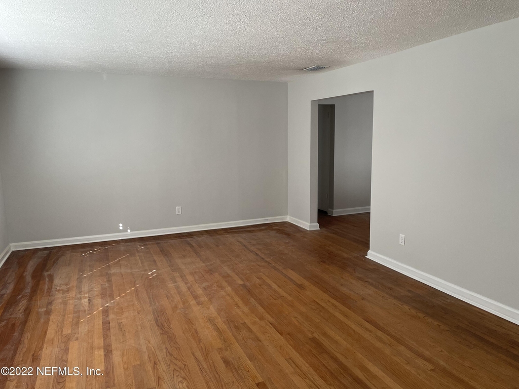 3677 Walsh Street - Photo 5