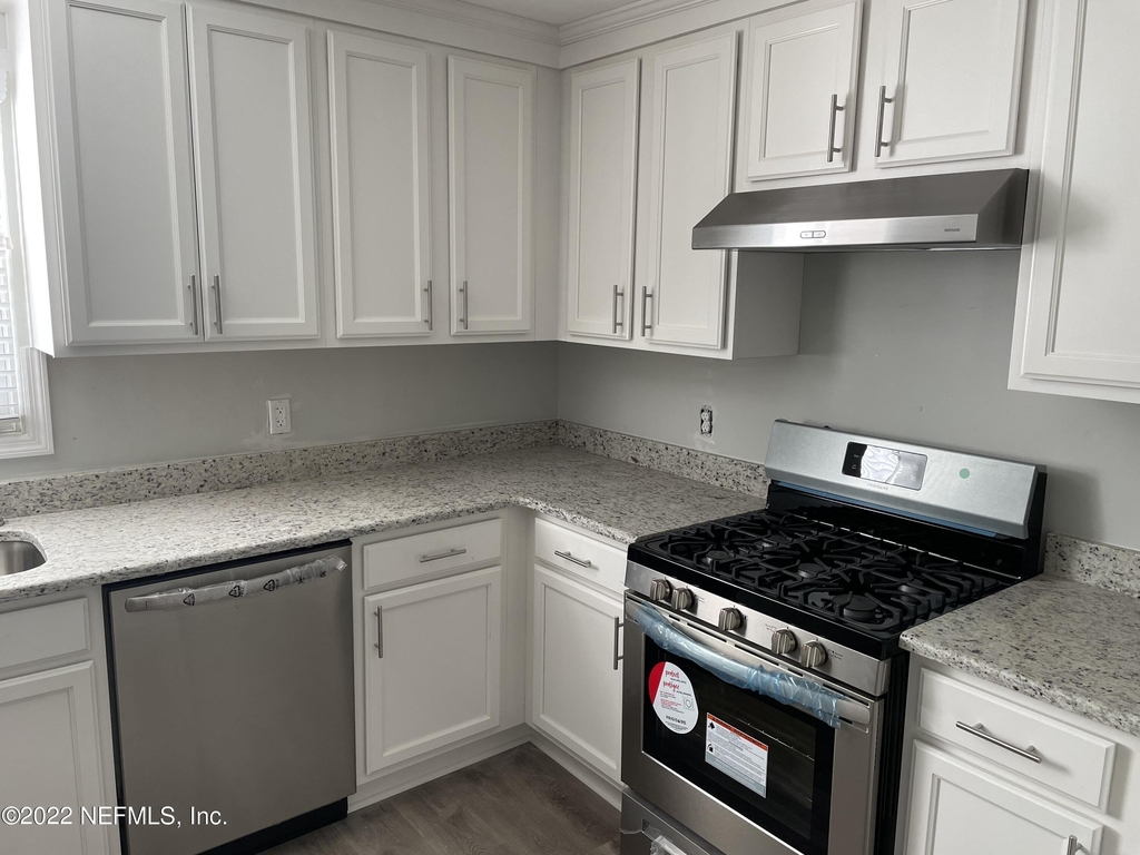 3677 Walsh Street - Photo 2