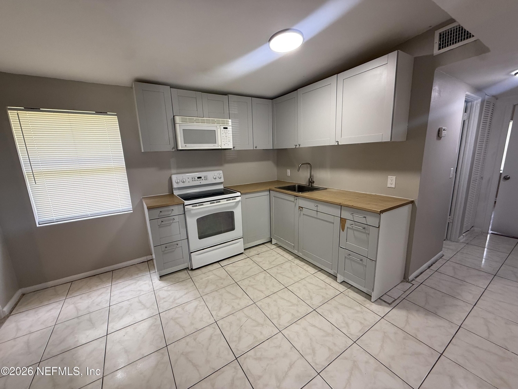 4207 Homer Road N - Photo 1