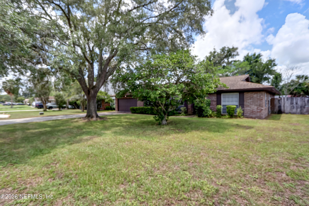 166 Vanderford Road W - Photo 2
