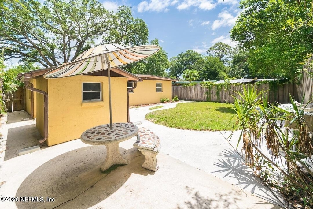284 E 47th Street - Photo 18