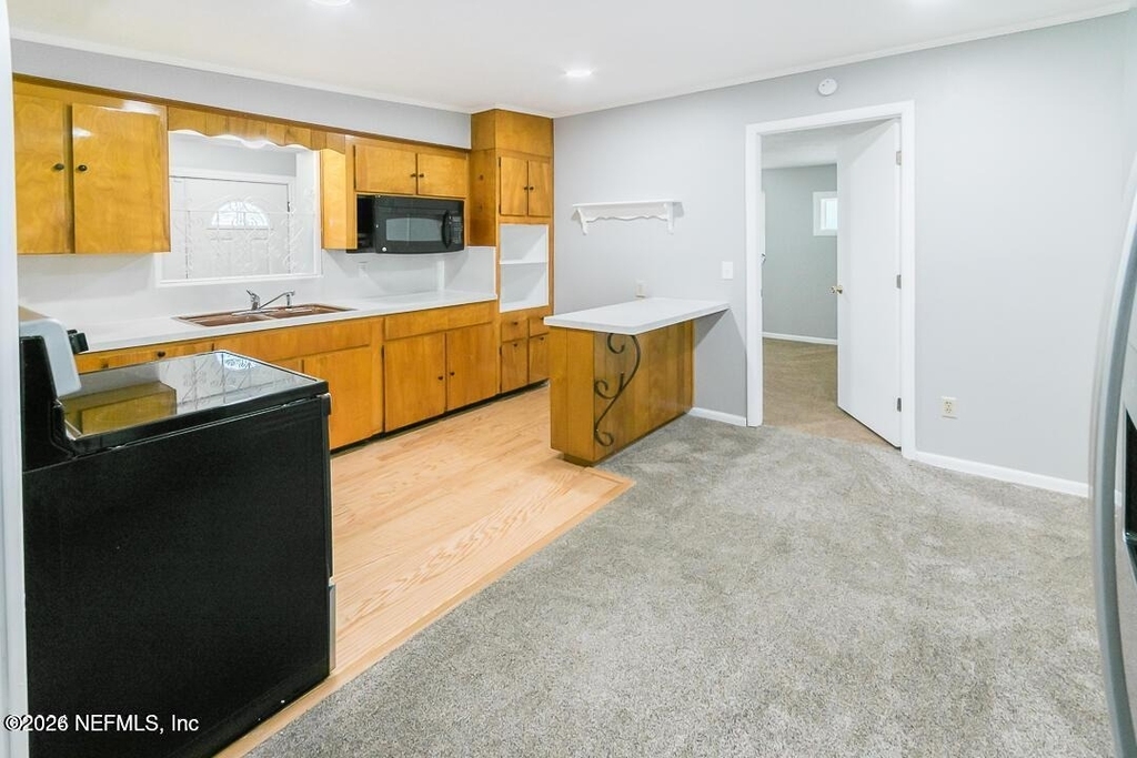 284 E 47th Street - Photo 5