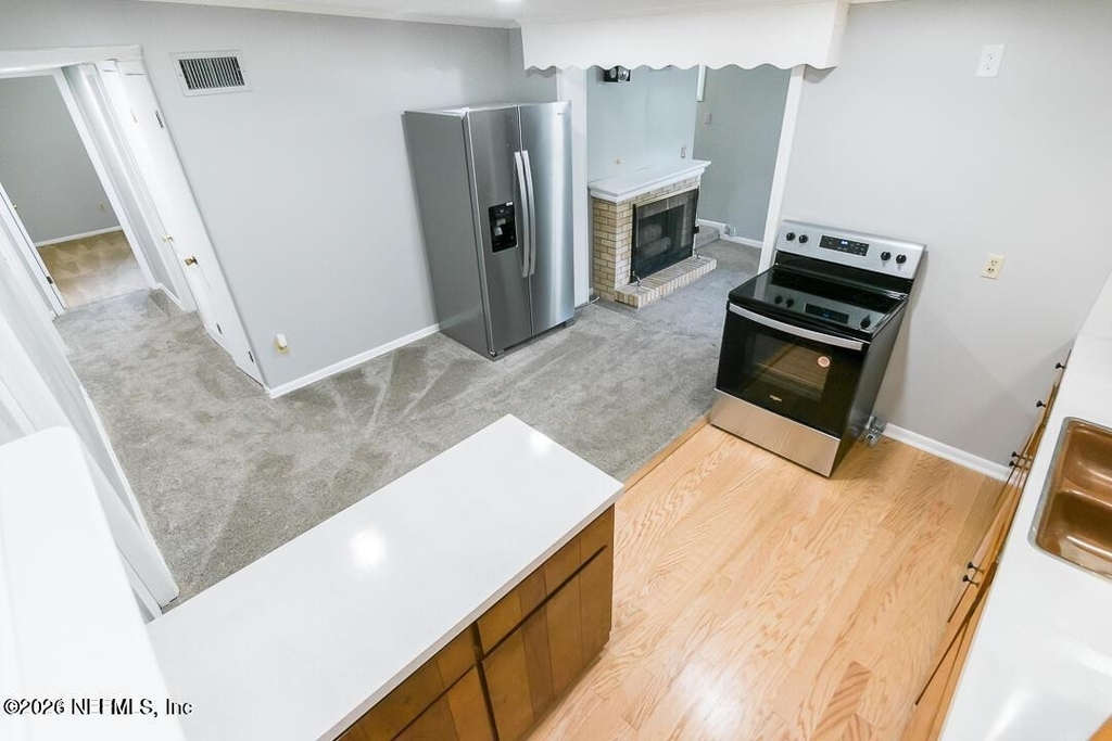 284 E 47th Street - Photo 6