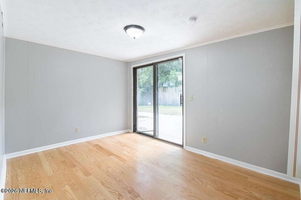 284 E 47th Street - Photo 15