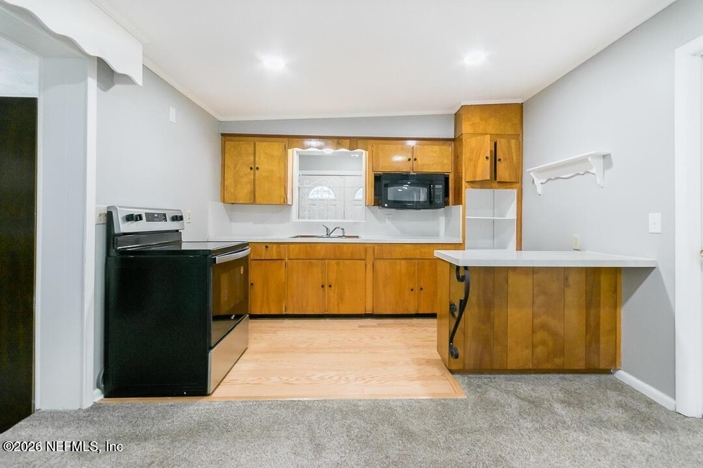 284 E 47th Street - Photo 1