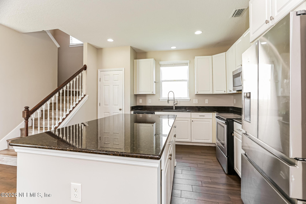 338 Vineyard Lane - Photo 6