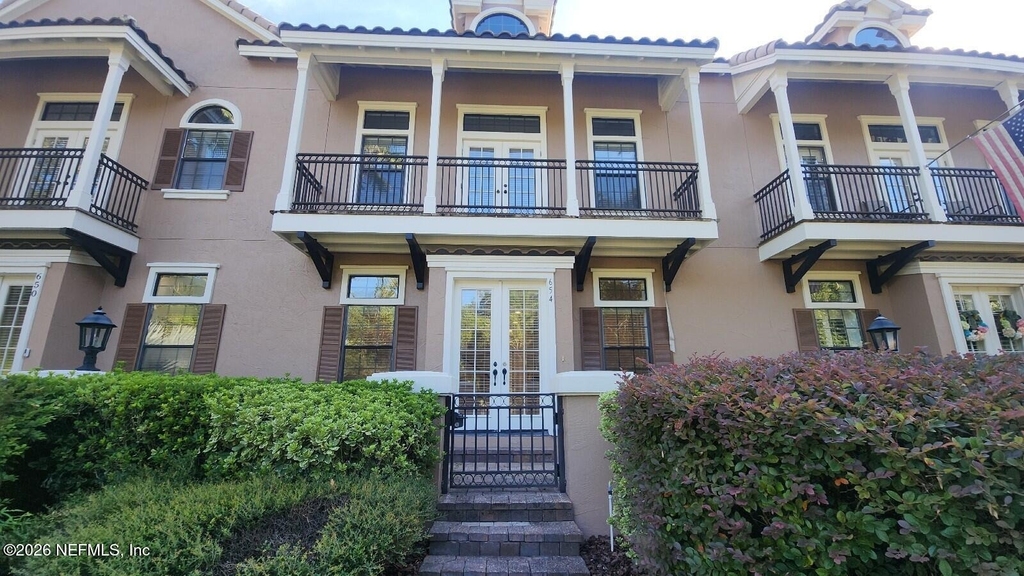 654 S Loop Parkway - Photo 0
