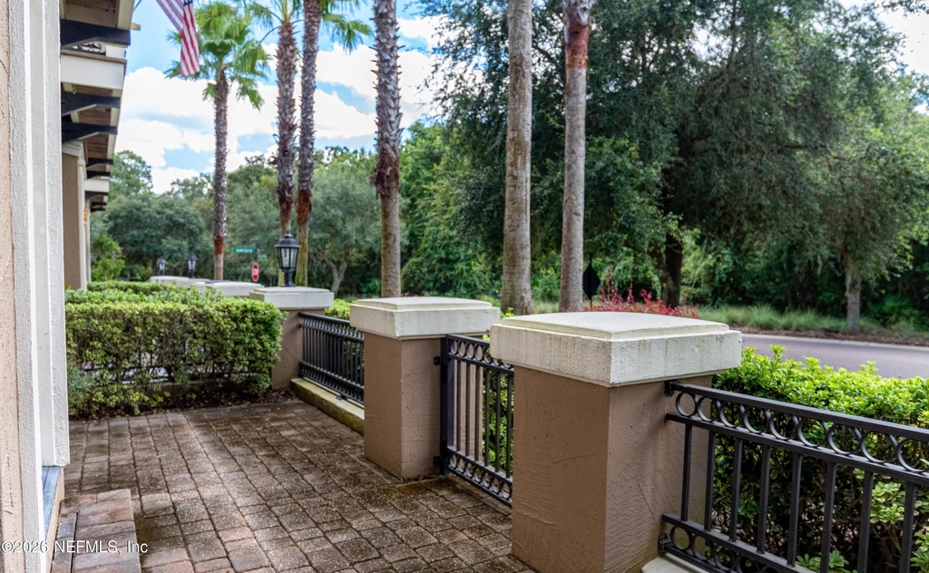 654 S Loop Parkway - Photo 2