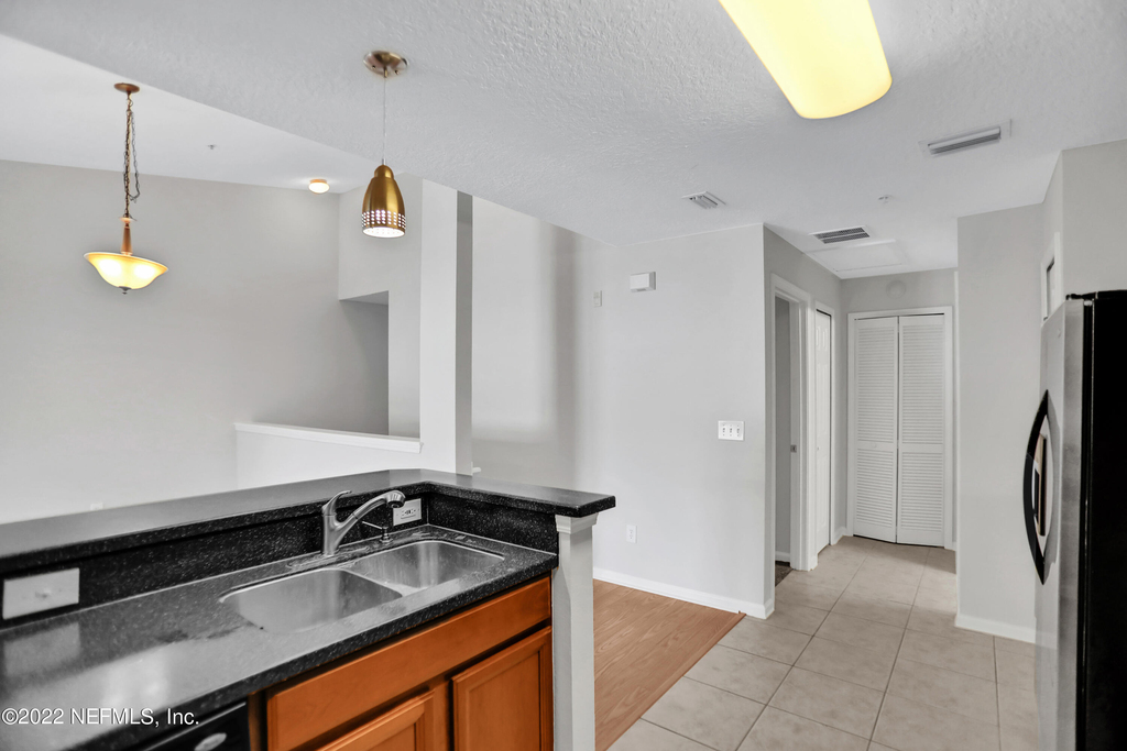 7051 Deer Lodge Circle - Photo 5