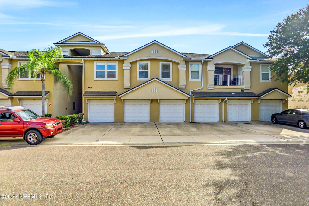 7051 Deer Lodge Circle - Photo 0