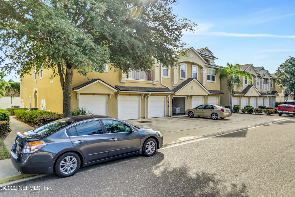 7051 Deer Lodge Circle - Photo 4