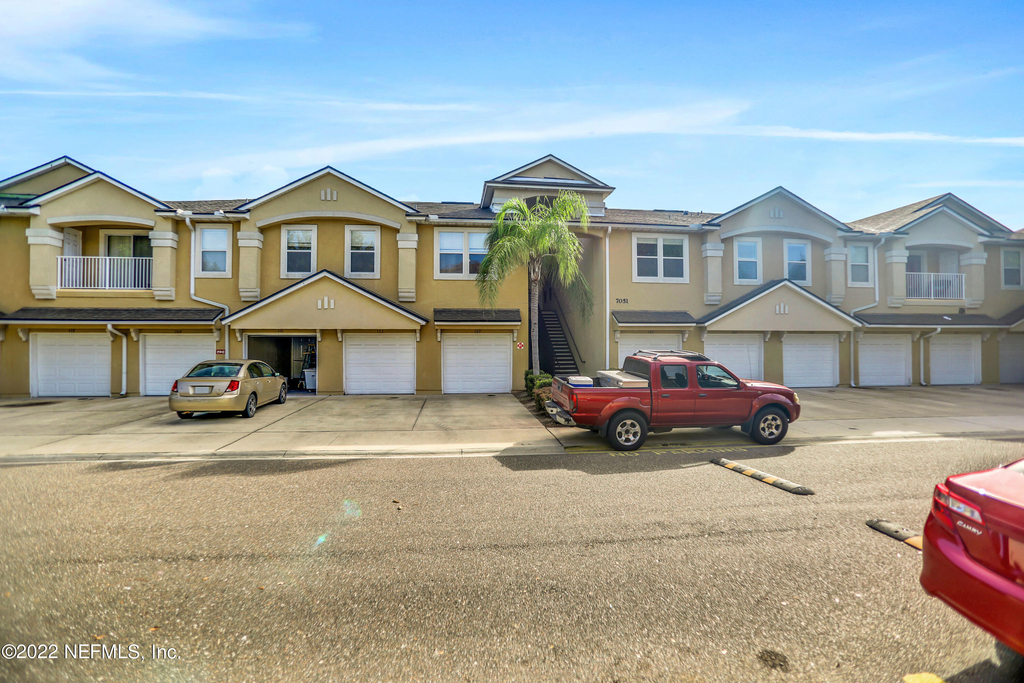 7051 Deer Lodge Circle - Photo 3