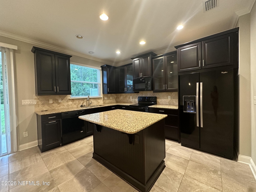 91 Richmond Drive - Photo 2