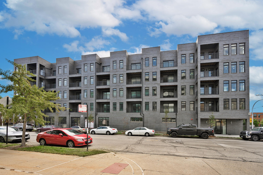 825 E 61st Street - Photo 0