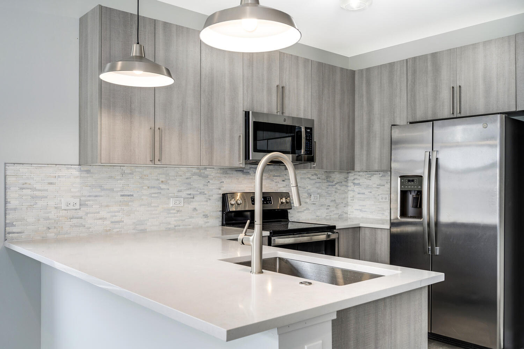 825 E 61st Street - Photo 2