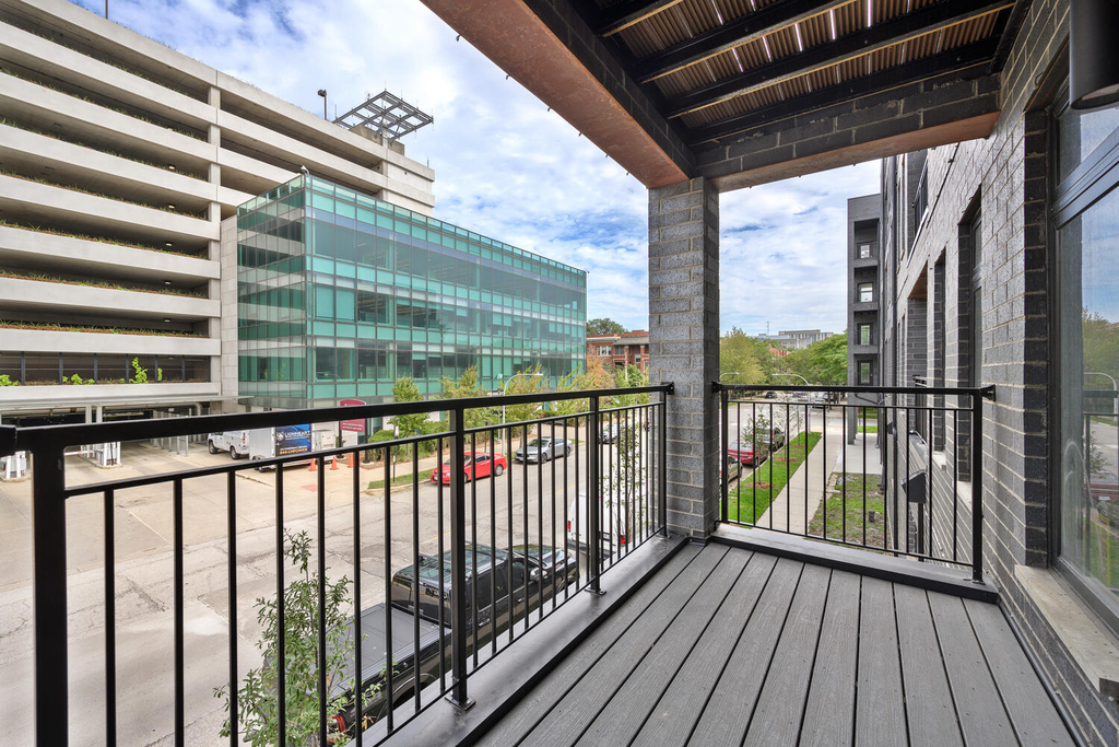 825 E 61st Street - Photo 8